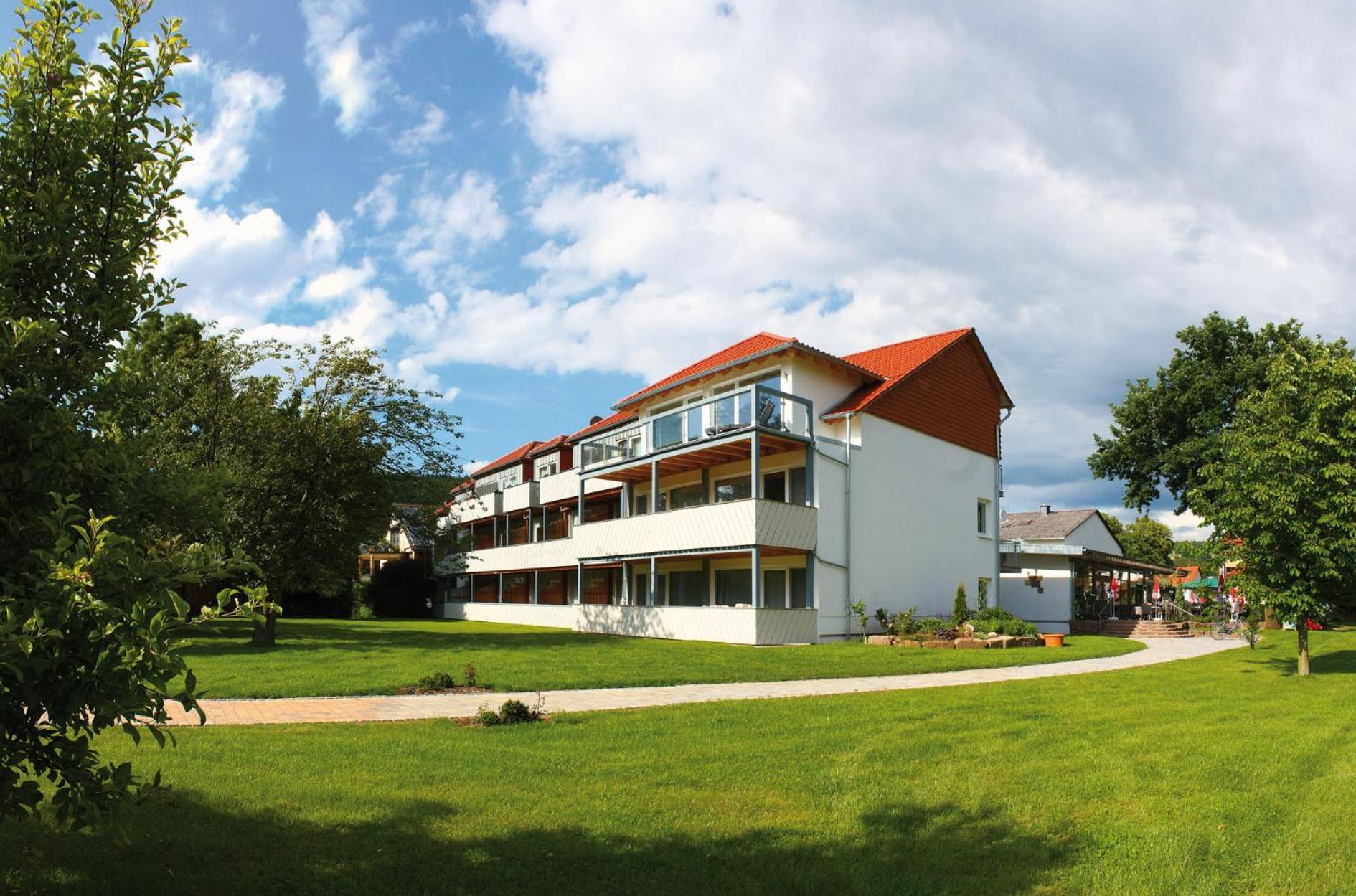 Hotel & Restaurant Kronenhof Am Weser-Radweg Oberweser Exterior foto